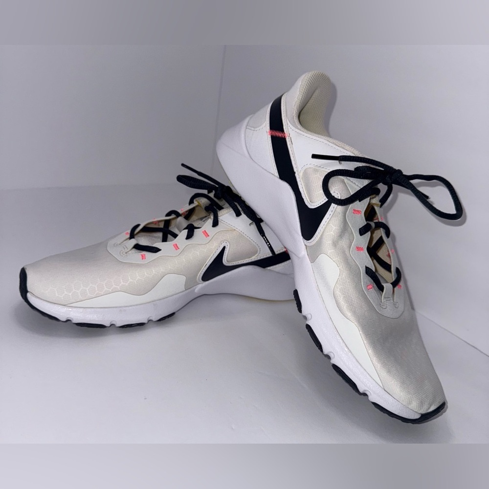 Nike Legend Essential 2 Women’s Training Sneakers White/Black NWOT